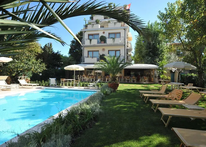 Hotel con piscina: Hotel Bacco